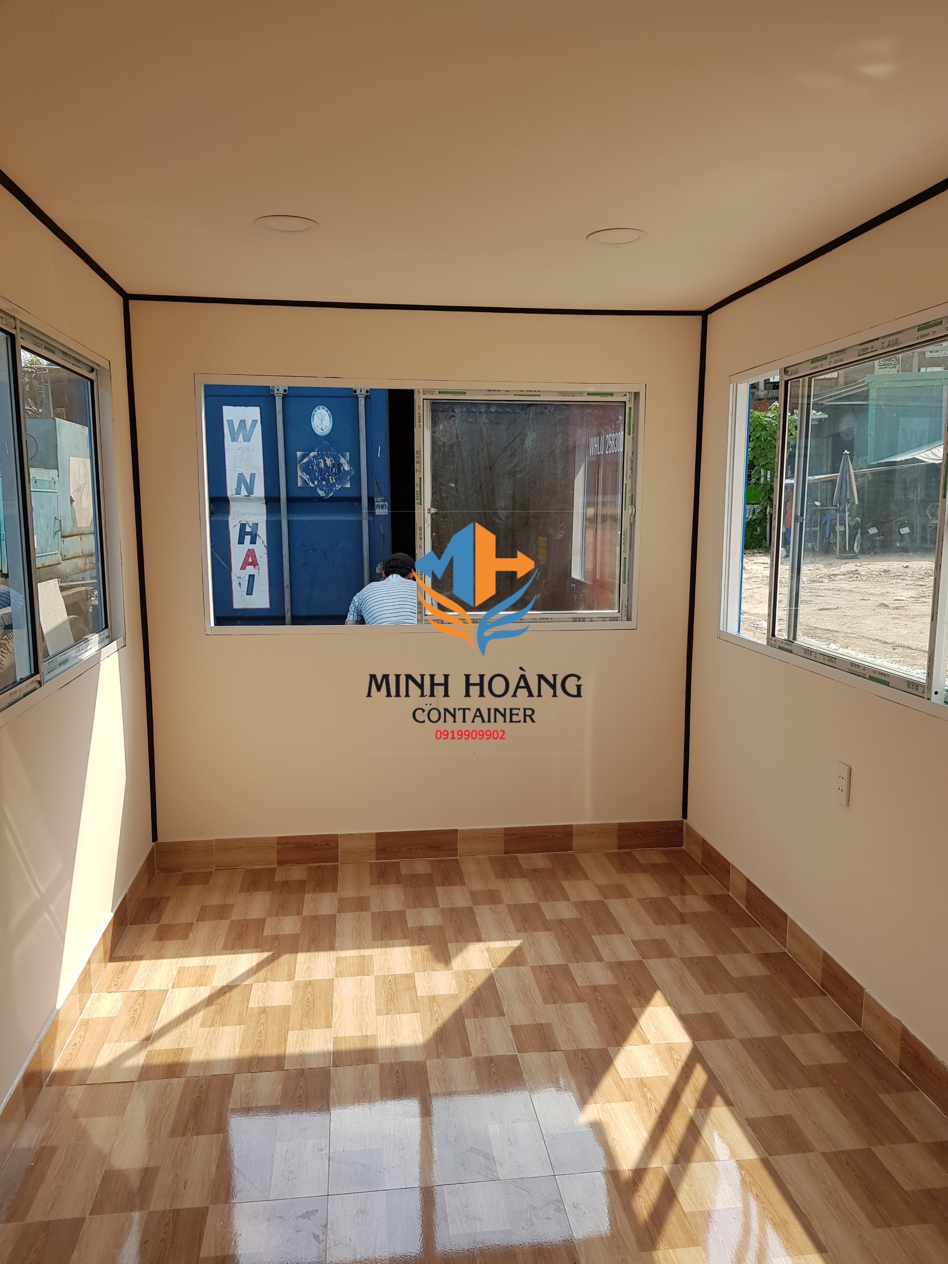 Container văn phòng 20feet  sàn lát gạch có toilet cửa lớn